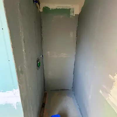 Abgedichtete Dusche, bereit zum Fliesen