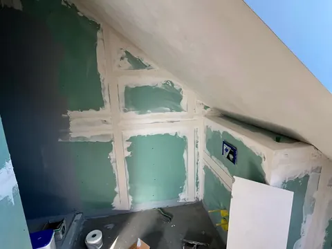 Vorwandinstallation unter der Dachschräge